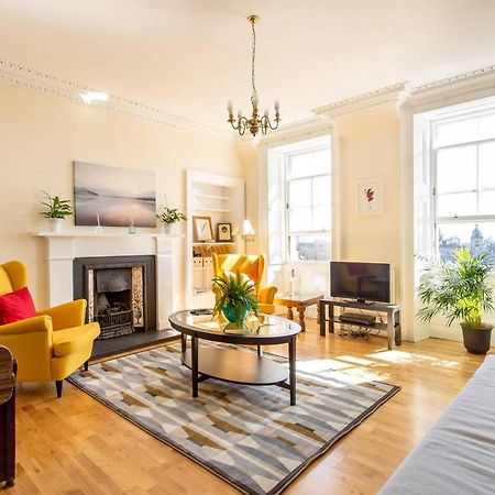 Altido Retro Castle Retreat 2Bed Apartment Edinburgh Exterior photo