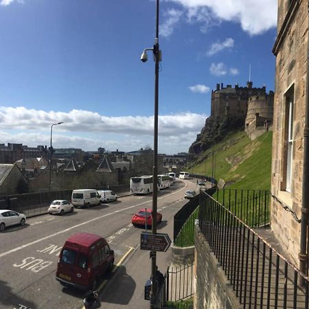 Altido Retro Castle Retreat 2Bed Apartment Edinburgh Exterior photo