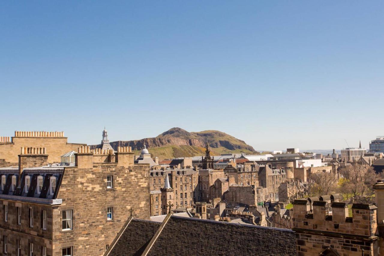 Altido Retro Castle Retreat 2Bed Apartment Edinburgh Room photo