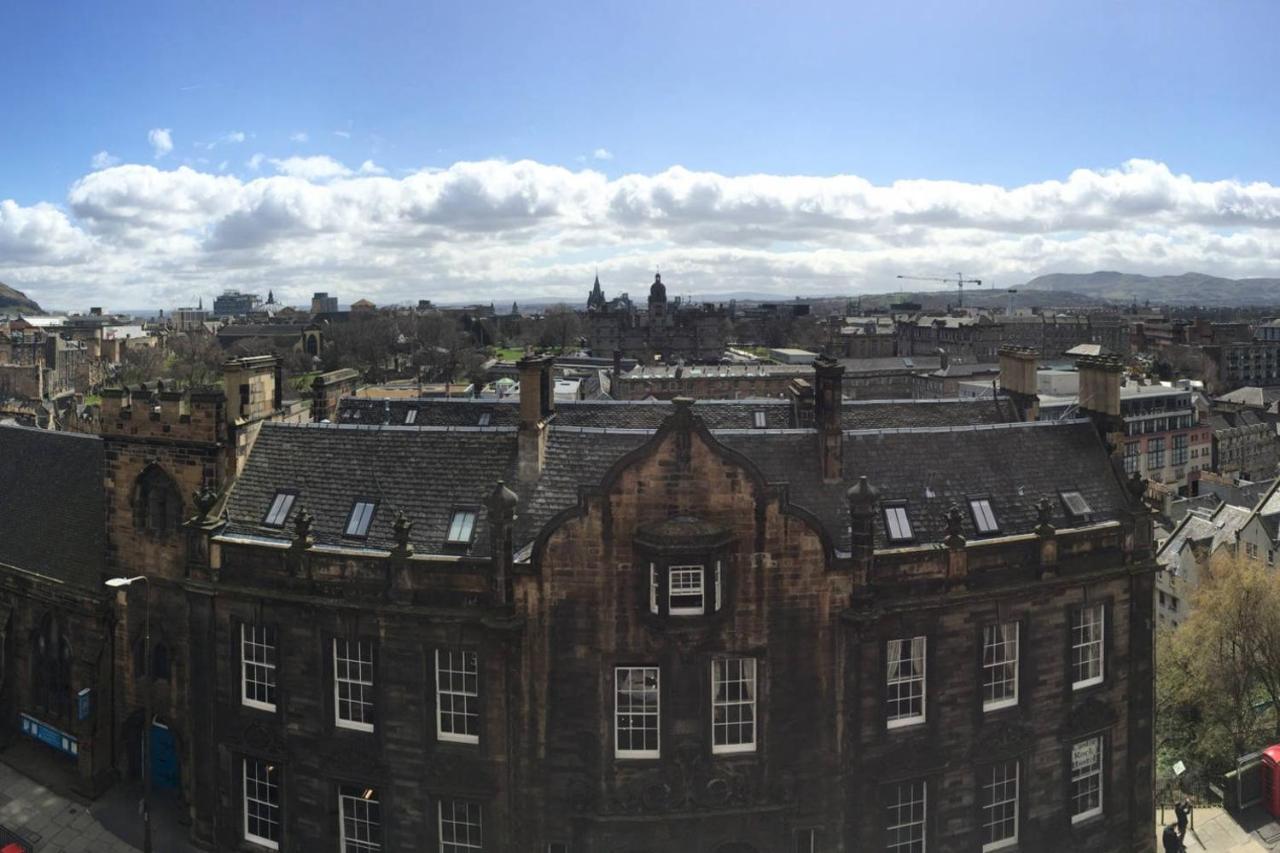 Altido Retro Castle Retreat 2Bed Apartment Edinburgh Exterior photo