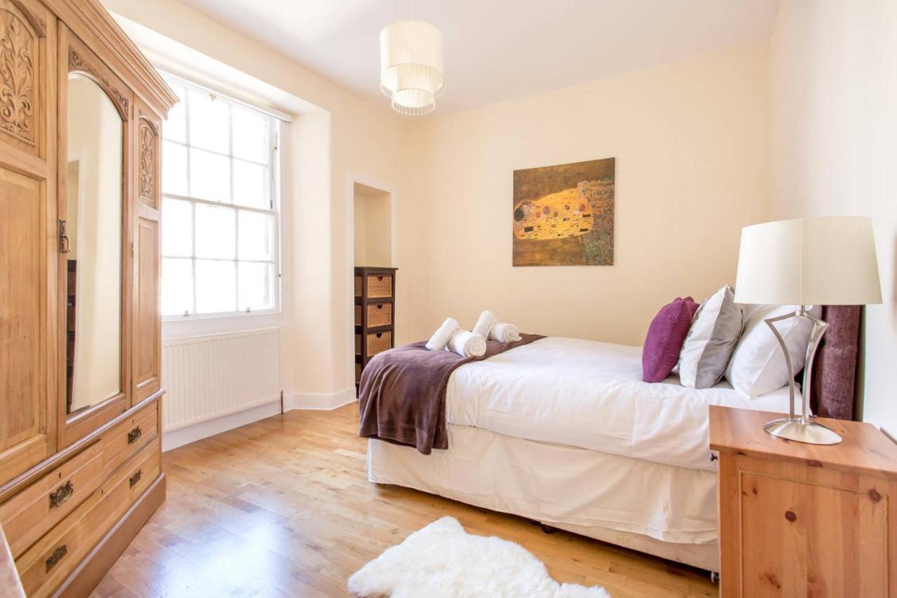 Altido Retro Castle Retreat 2Bed Apartment Edinburgh Exterior photo