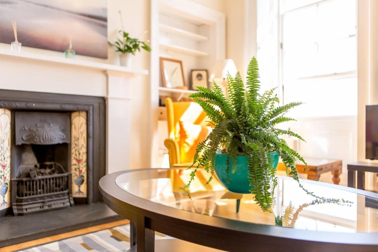 Altido Retro Castle Retreat 2Bed Apartment Edinburgh Room photo