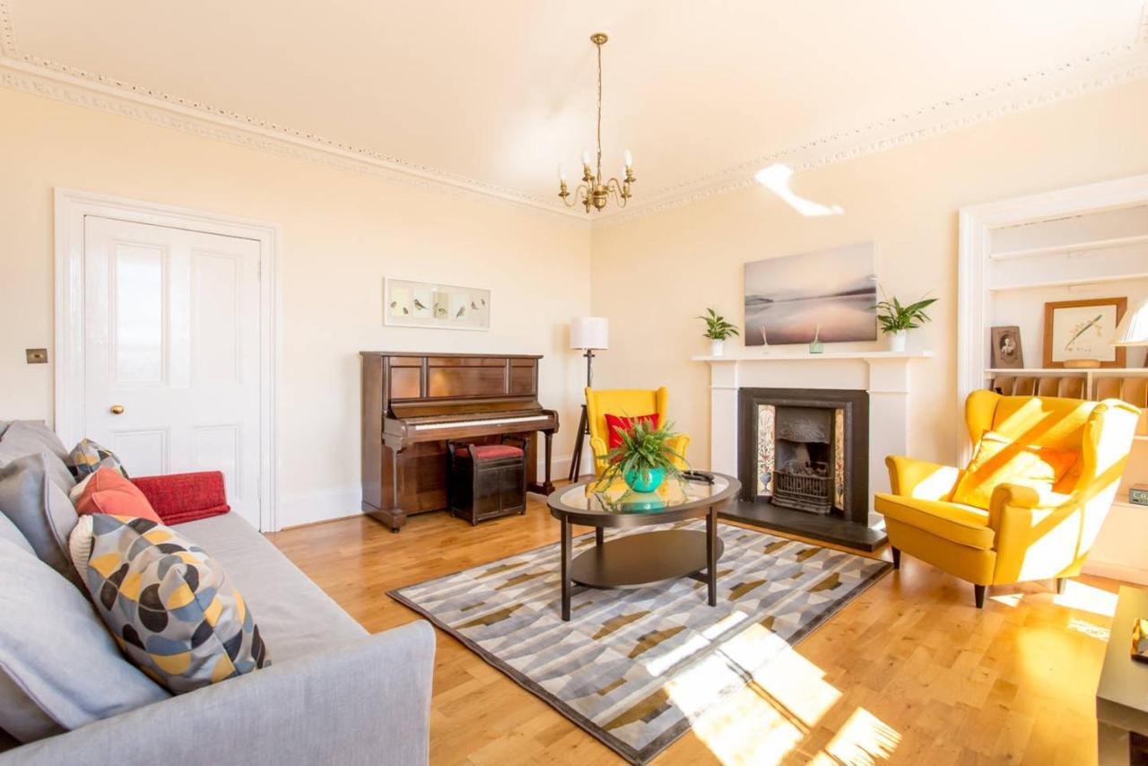 Altido Retro Castle Retreat 2Bed Apartment Edinburgh Exterior photo