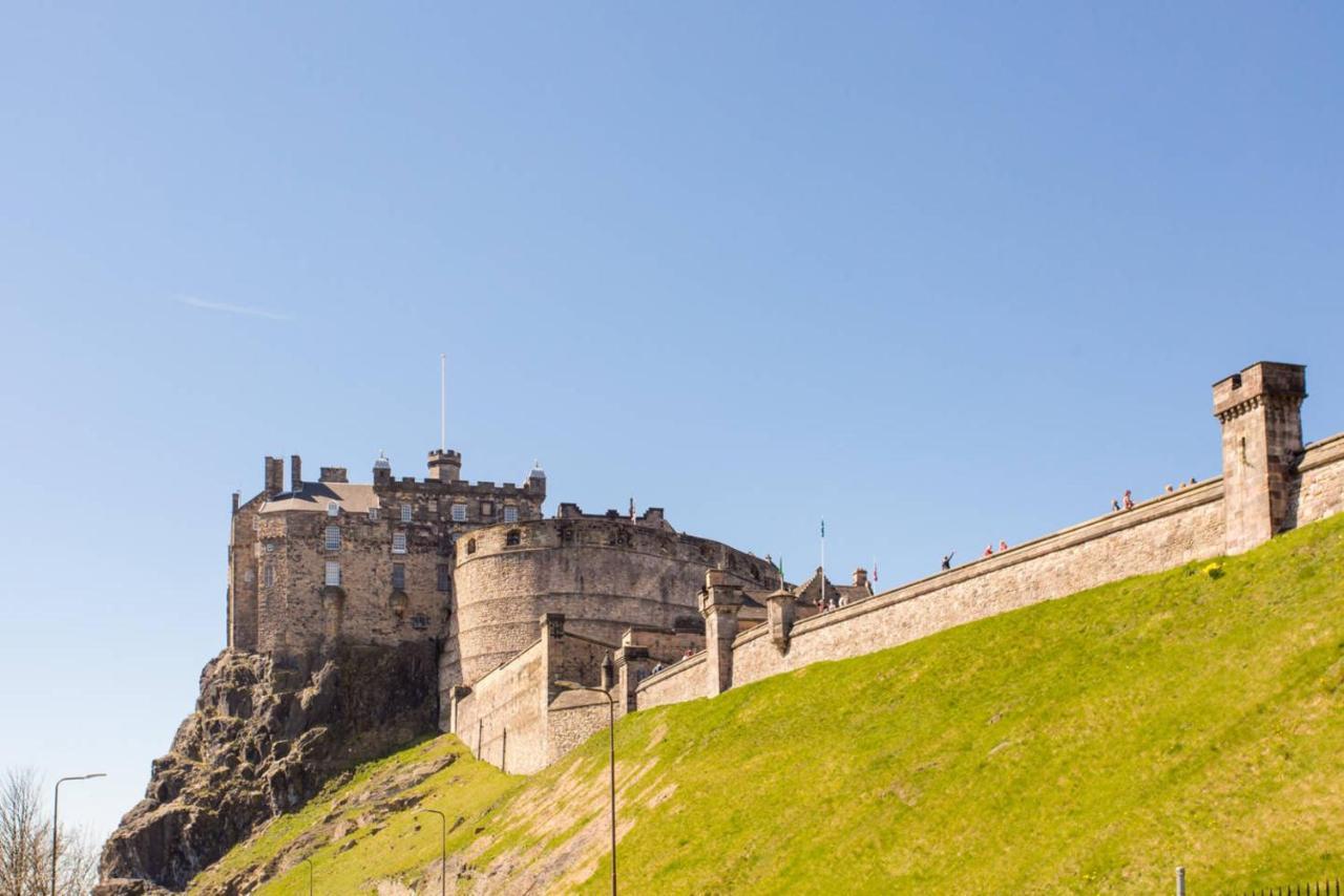 Altido Retro Castle Retreat 2Bed Apartment Edinburgh Exterior photo