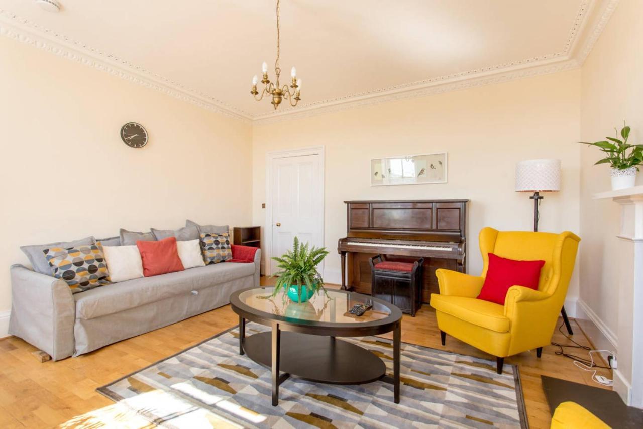 Altido Retro Castle Retreat 2Bed Apartment Edinburgh Room photo