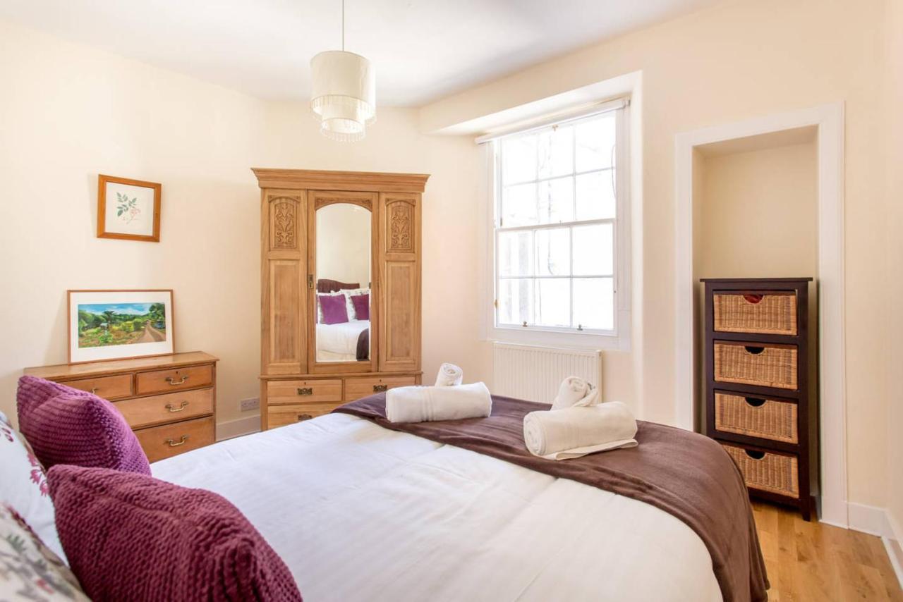 Altido Retro Castle Retreat 2Bed Apartment Edinburgh Exterior photo