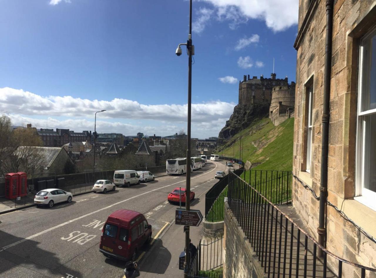 Altido Retro Castle Retreat 2Bed Apartment Edinburgh Exterior photo